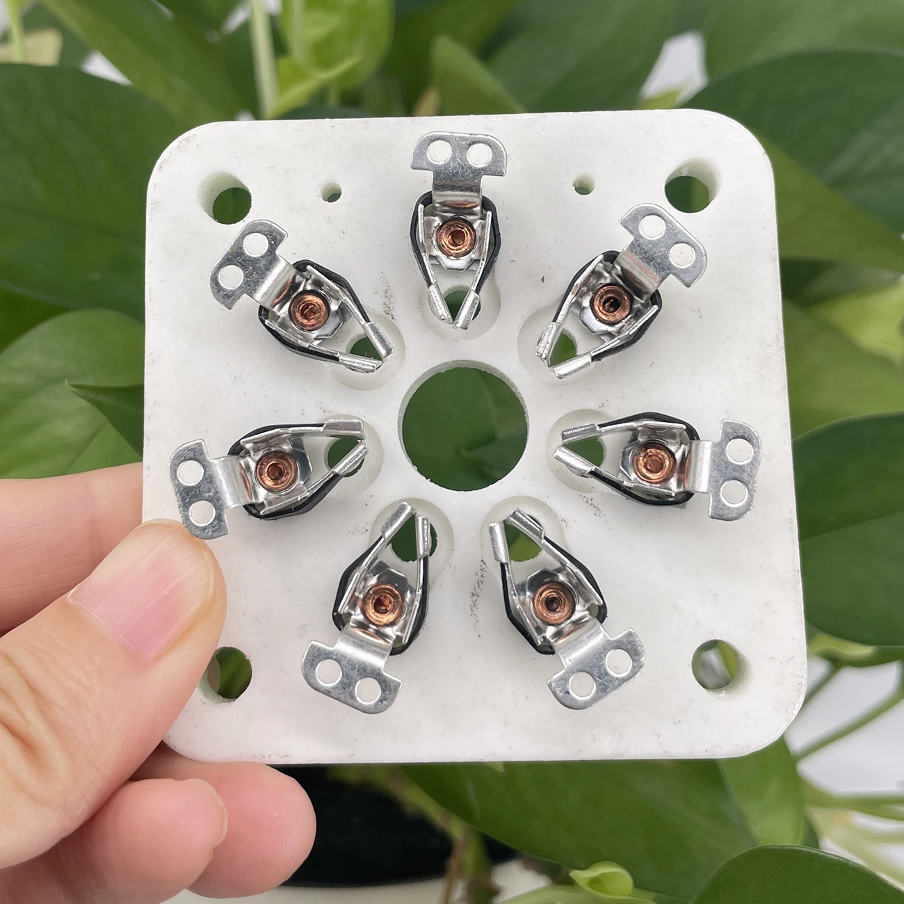 

Керамический патрон для лампы GZC7-A