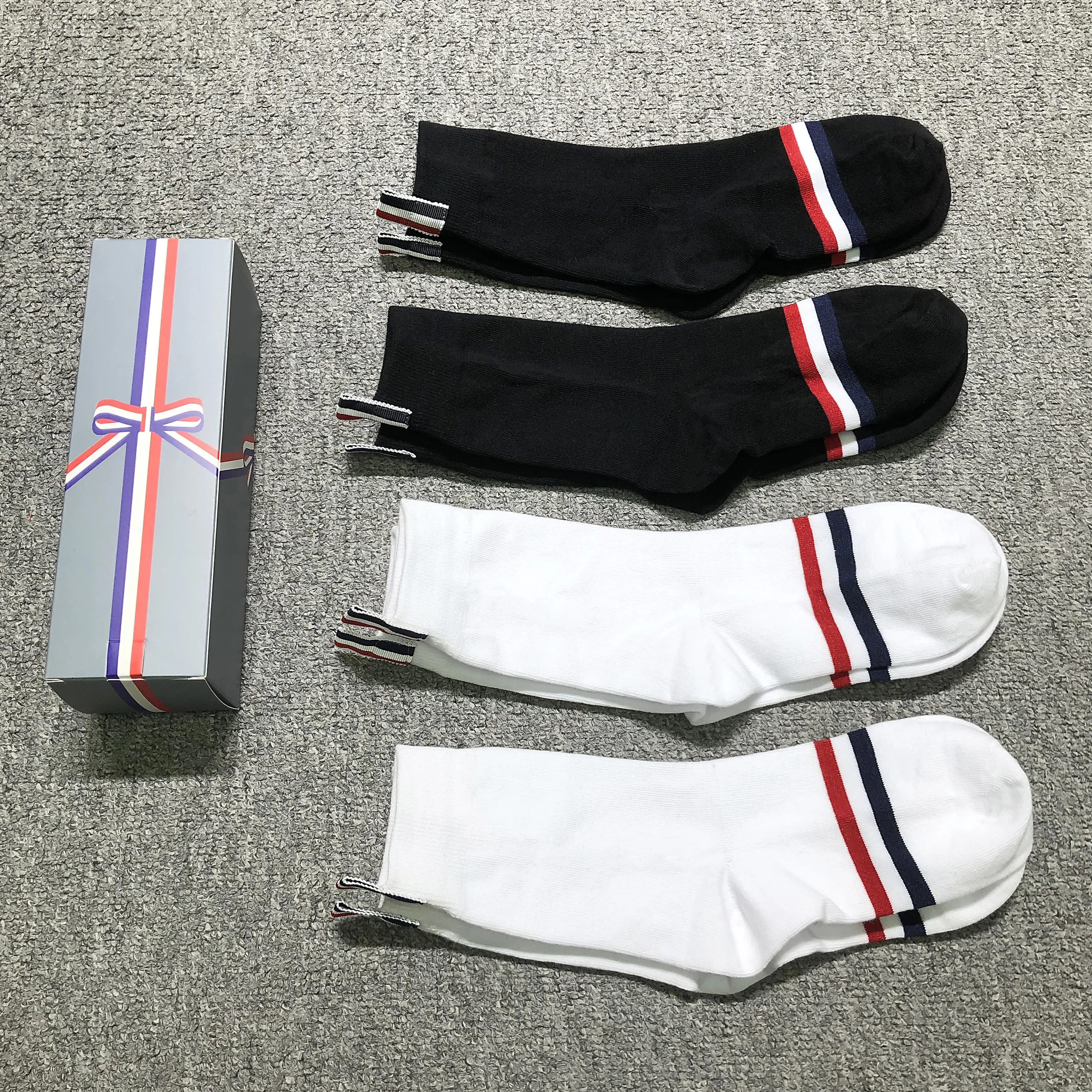 

TB THOM Men's Socks Ins 4 Pairs Luxury Brand Stripes Middle Tube Sock Women's Casual Harajuku High Street Solid Stockings