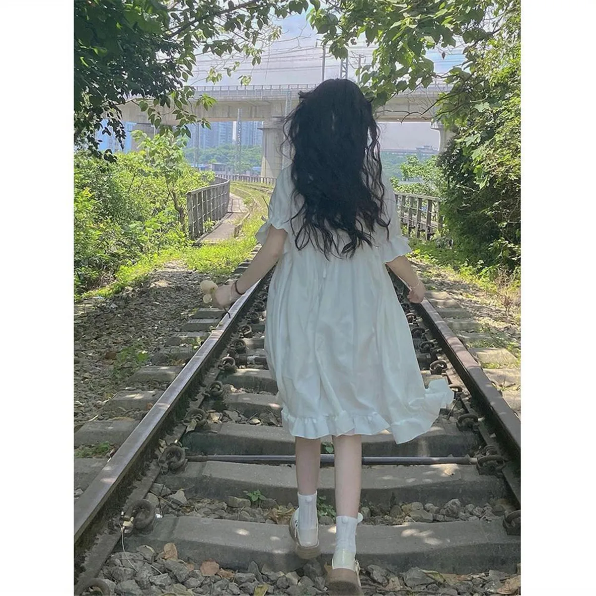 

Женское винтажное платье средней длины, элегантное белое платье с квадратным вырезом и пышными рукавами, бандажный сарафан в готическом ст...