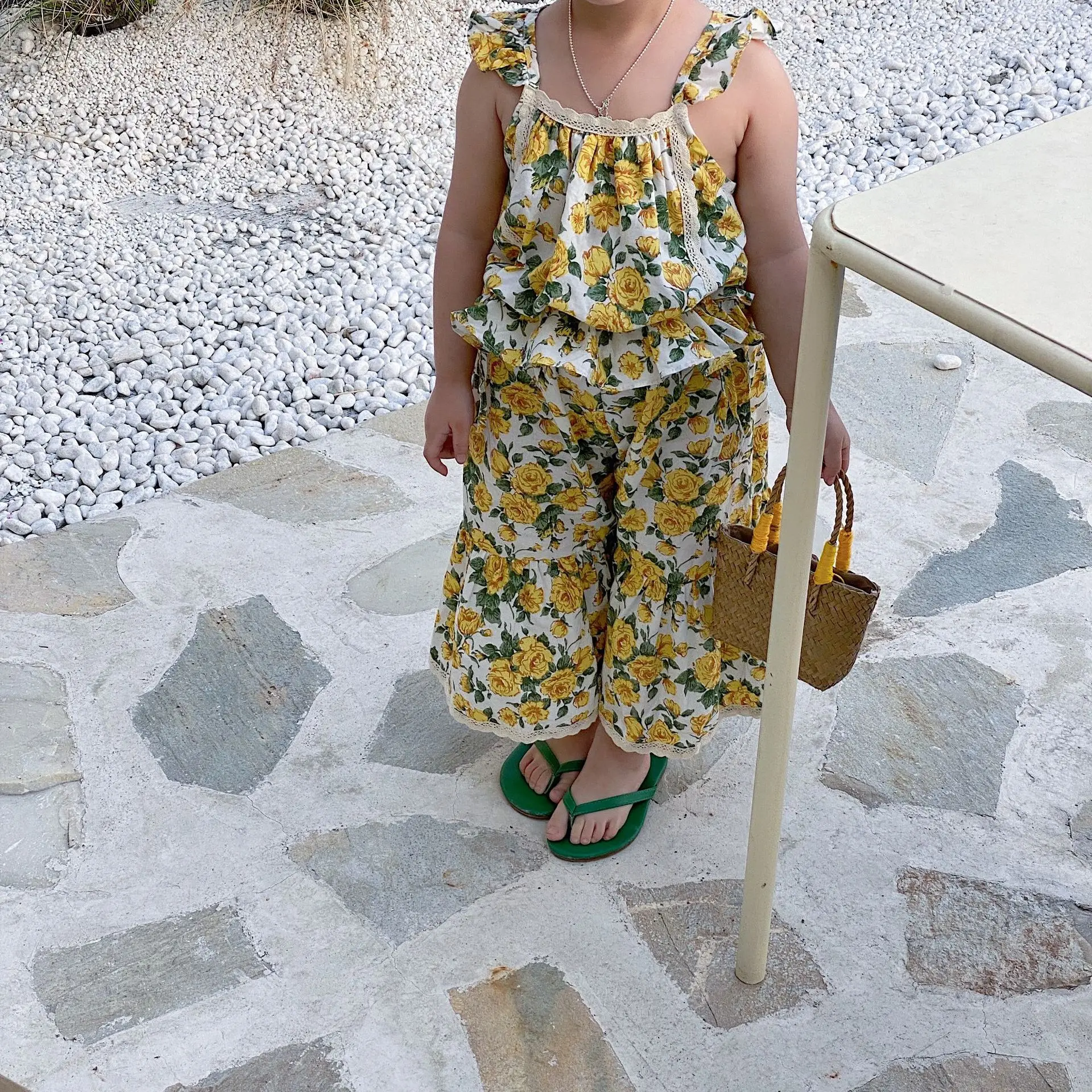 

Брюки-рубашка без рукавов, с круглым вырезом и эластичным поясом