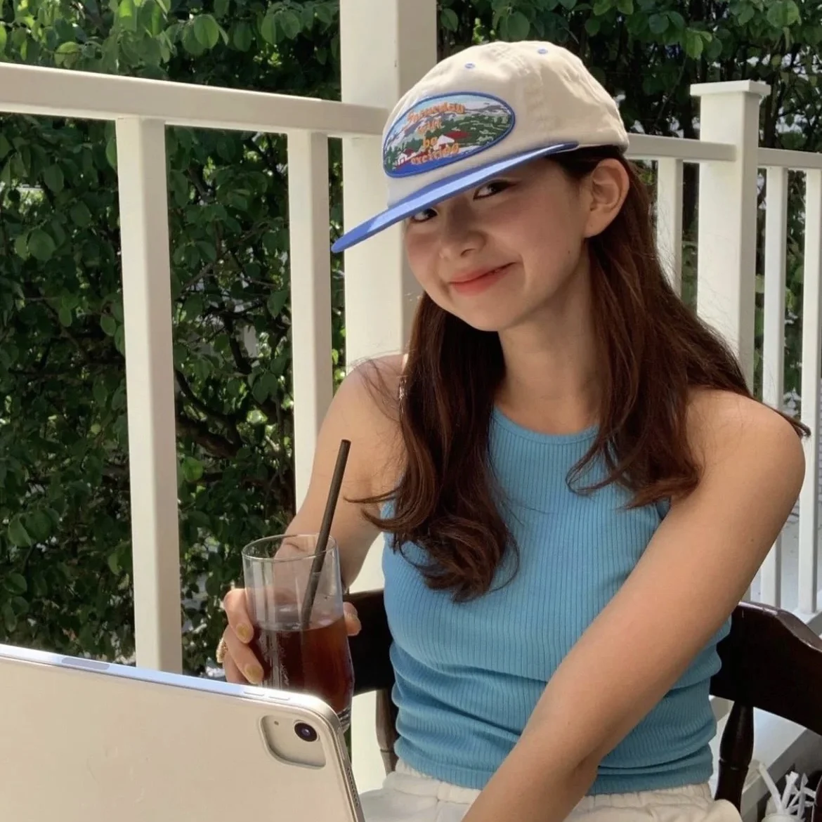 

2023 дизайнерская бейсболка с плоским козырьком в стиле хип-хоп, Корейская версия, кепки с индивидуальной вышивкой и алфавитом для женщин