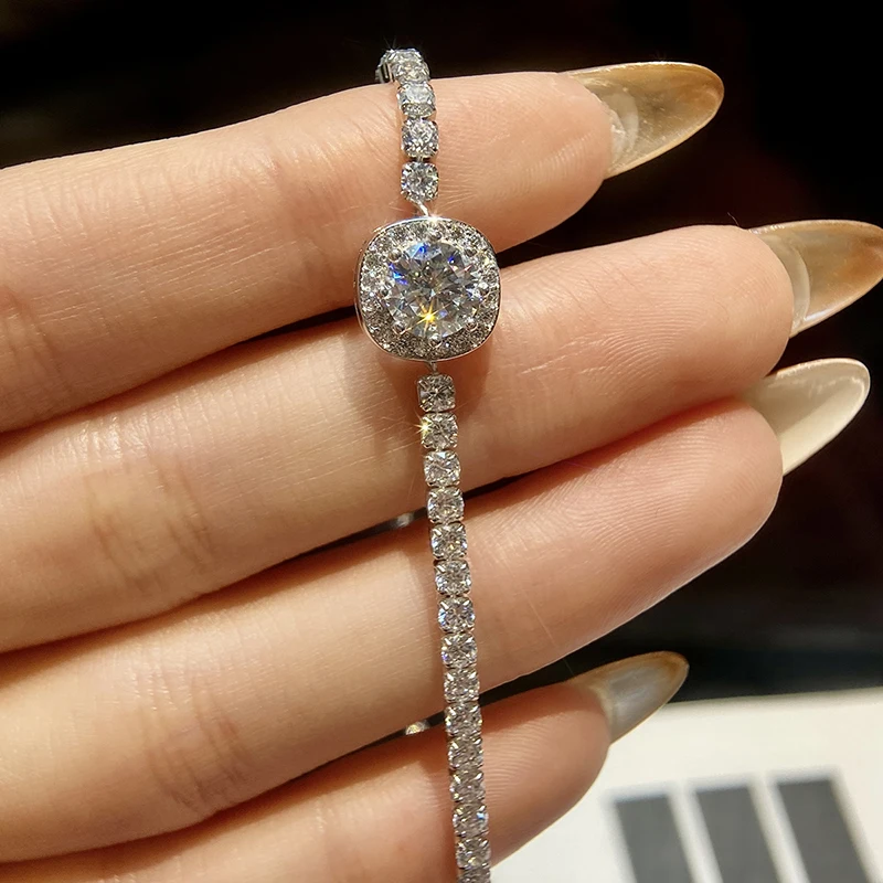 Женский браслет из серебра 925 пробы с бриллиантами