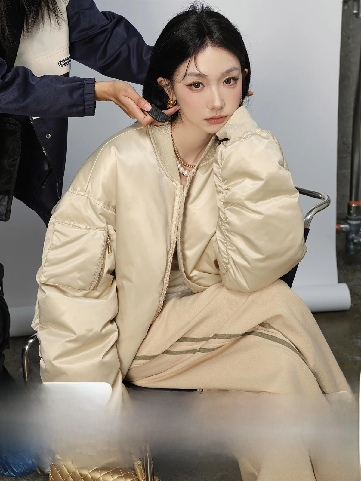 Пуховик District Ouyang бейсбольная верхняя одежда женская зима 2023 новая свободная