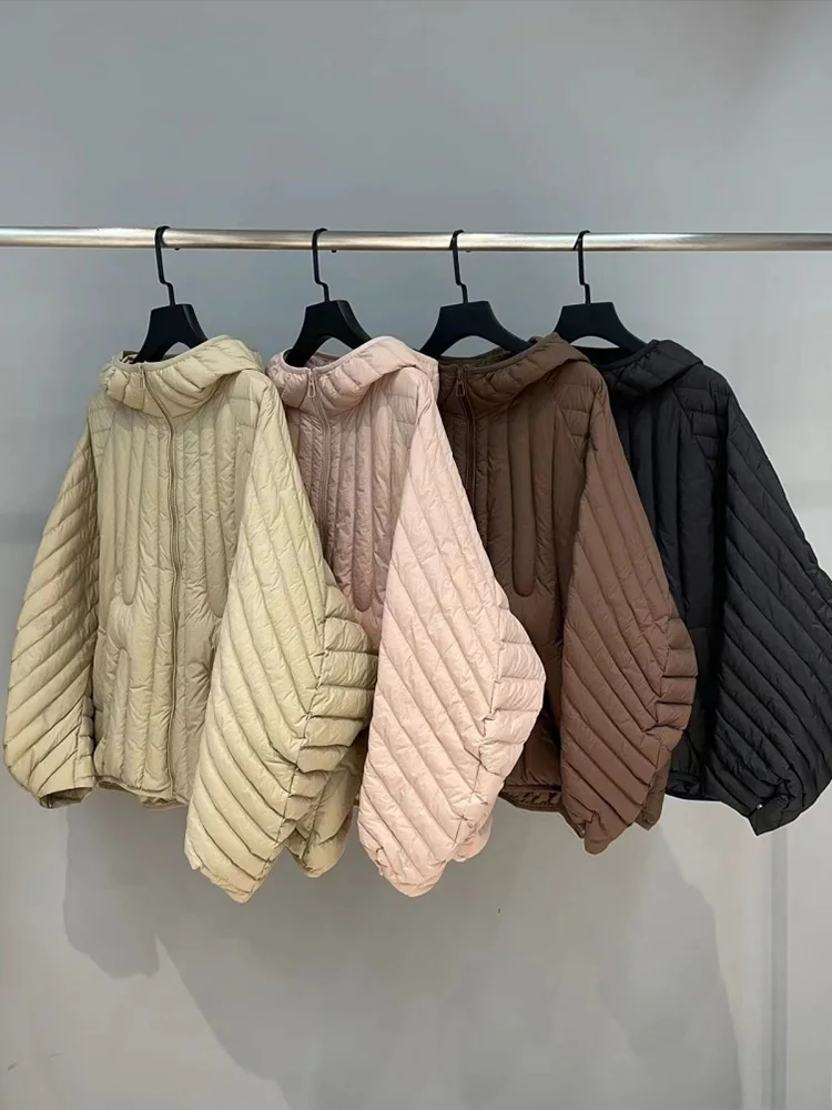 Женская куртка-пуховик с капюшоном на осень/зиму