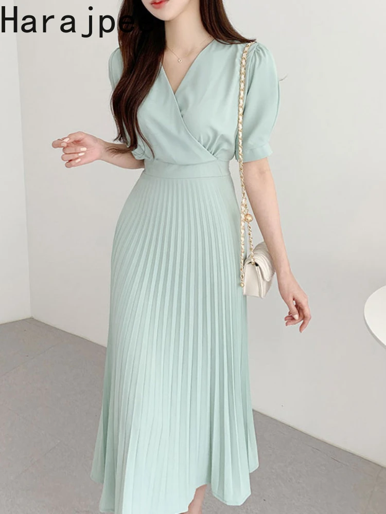 

Женское летнее платье с V-образным вырезом и пышными рукавами