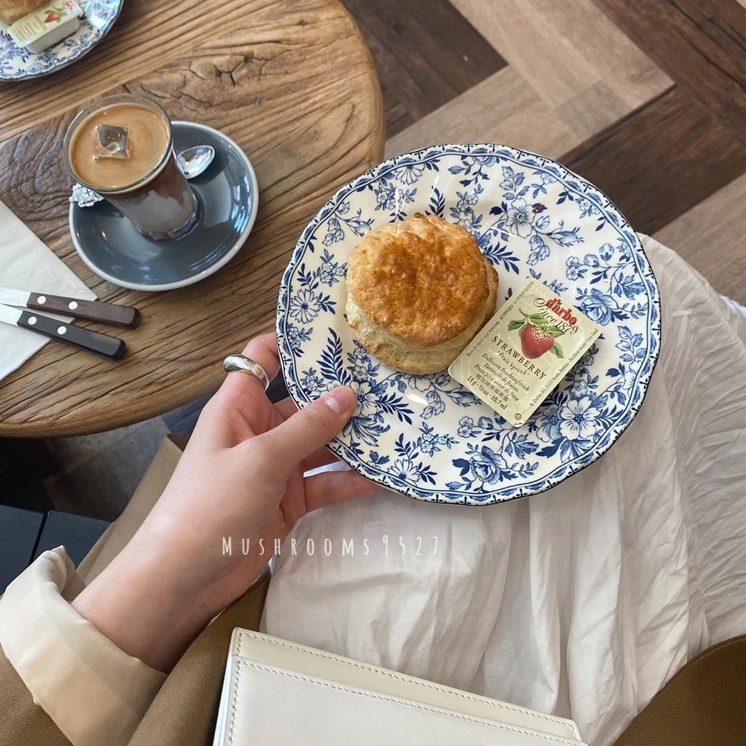 

Super Beautiful~English Retro Blue Pattern Ceramic Plate Afternoon Tea Dessert Cake Plate Breakfast Fruit Plate