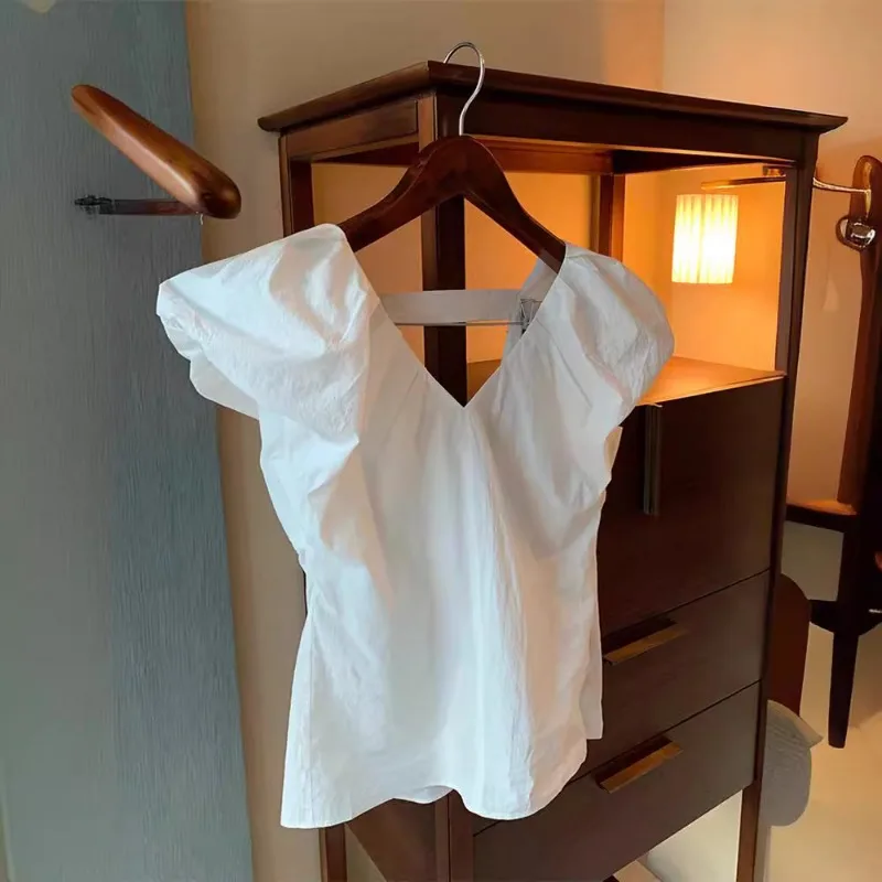 Блузка женская свободного покроя с V-образным вырезом и коротким рукавом