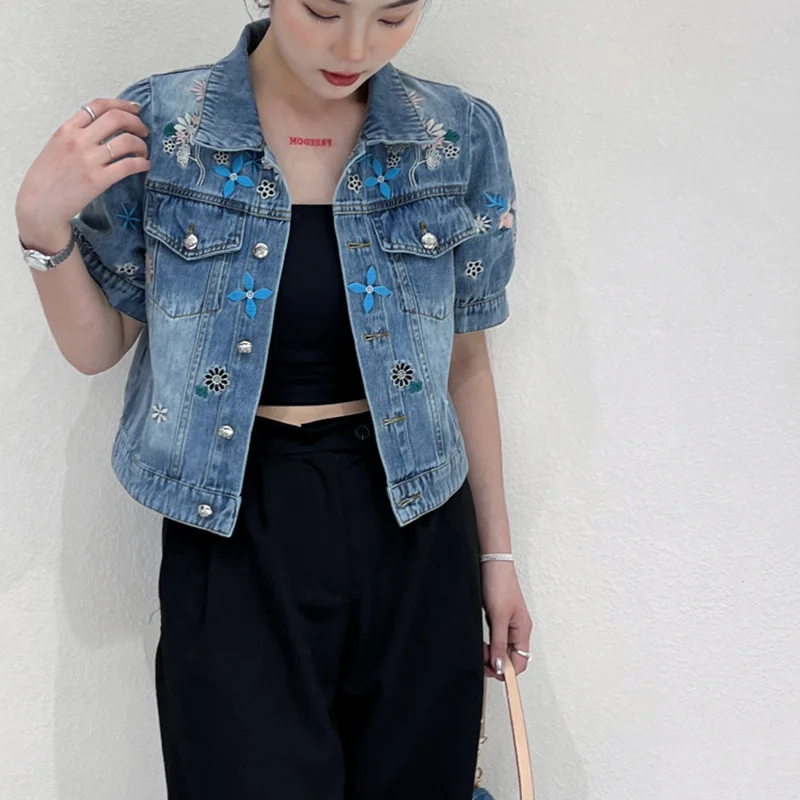 

2023 Summer Women Short Sleeve Single Breasted Floral Embroidery Denim Jacket Women Vintage Versatile Cropped Jeans