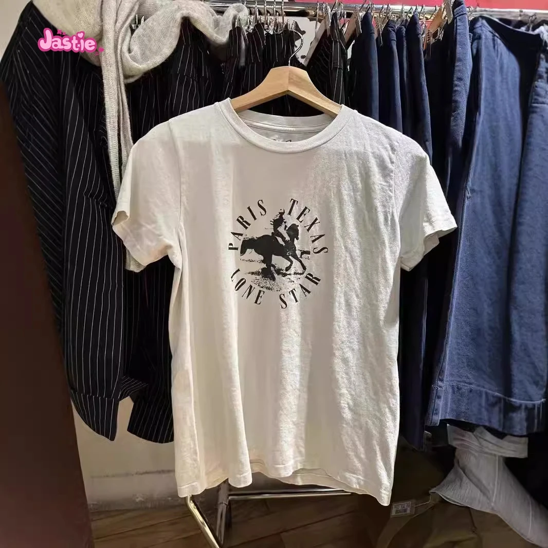 Женская футболка с коротким рукавом круглым вырезом и надписью