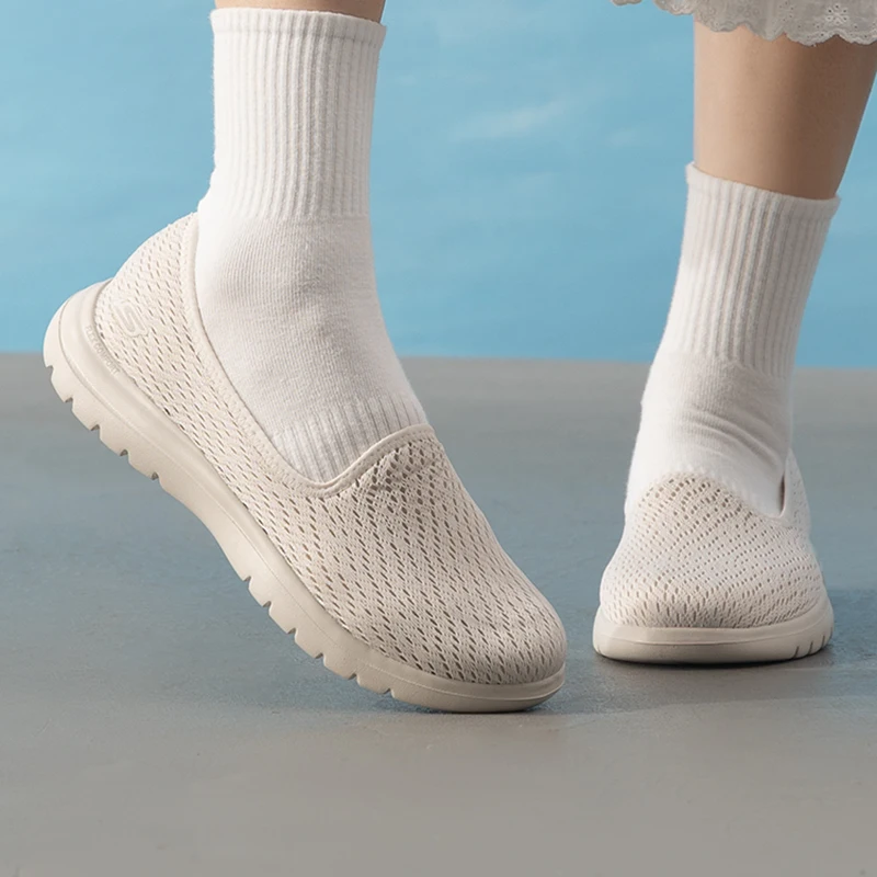 Фото Skechers 136505-NAT Женские вязаные лоферы без застежек, натурального цвета, удобные для ходьбы, повседневная обувь для города. №1