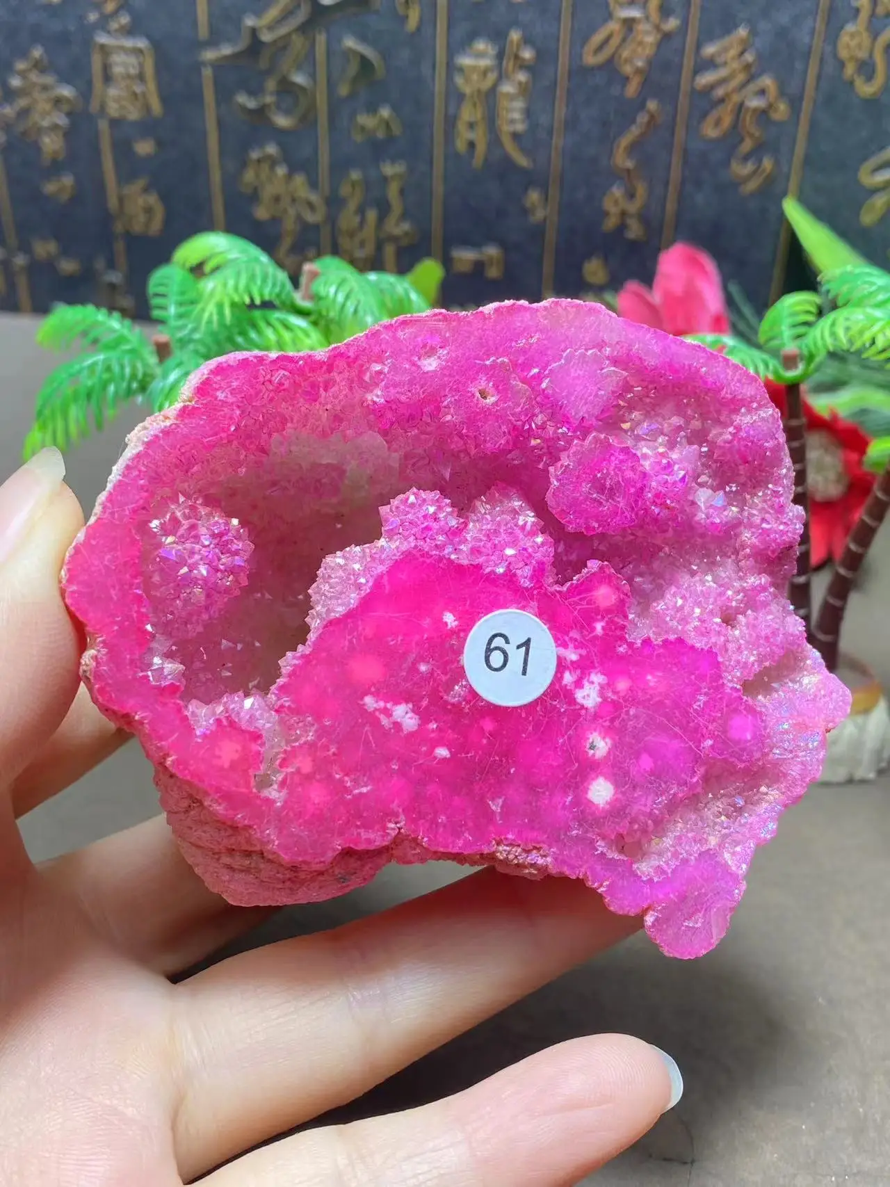 Украшение в виде пещеры из натурального кварцевого кристалла. Домашний декор.