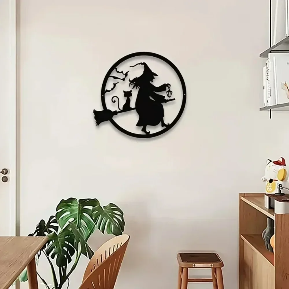 Металлическая настенная вешалка Железная ведьма: очаровательное черное