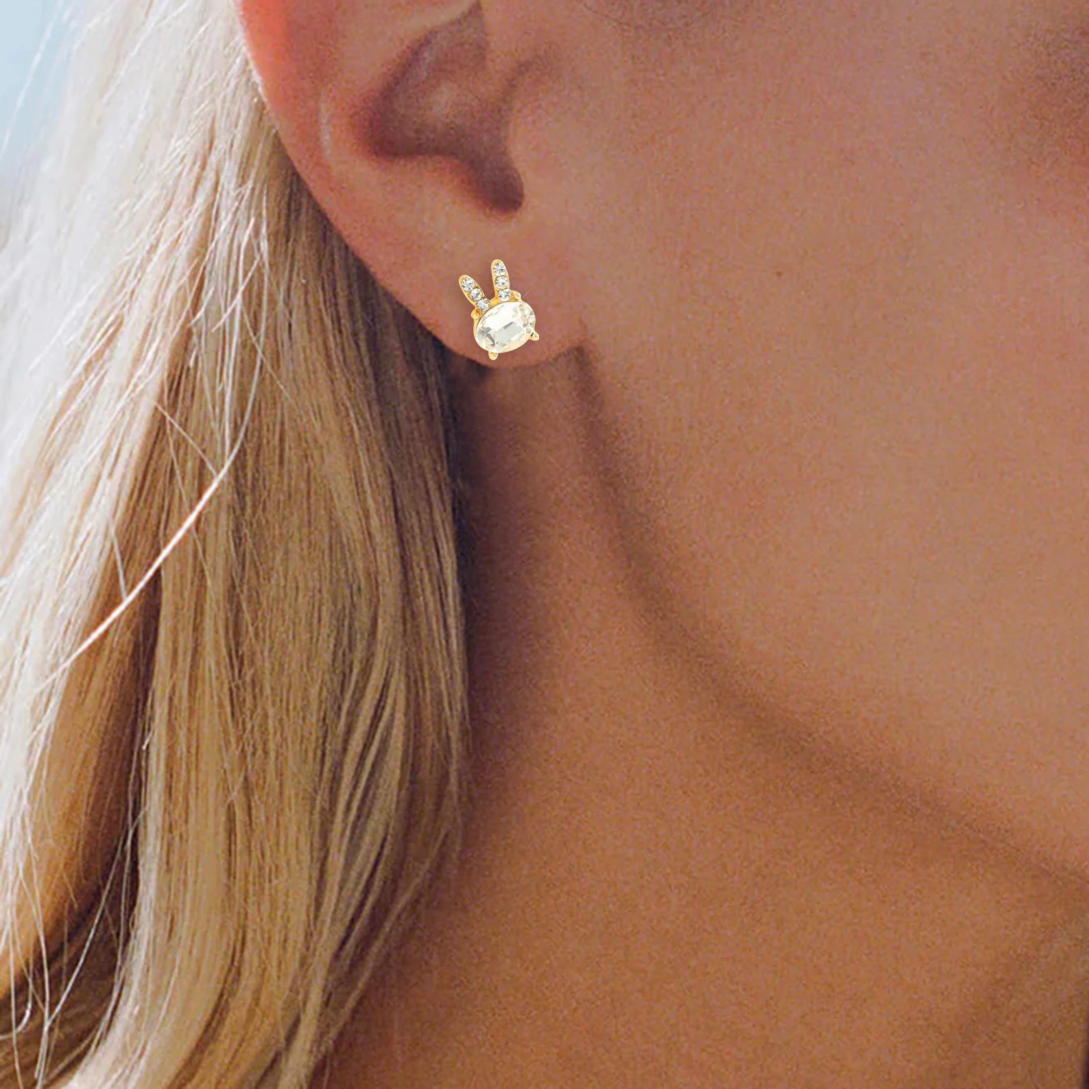 Женские серьги-гвоздики в форме кролика