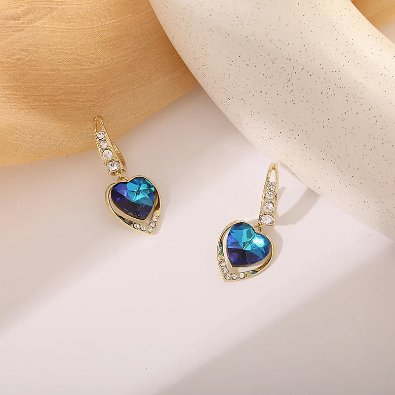 

W37 S925 Серебряная игла корейские синие кристаллы любовь Новая мода серебряные игольчатые дизайнерские серьги ощущение атмосферы серьги