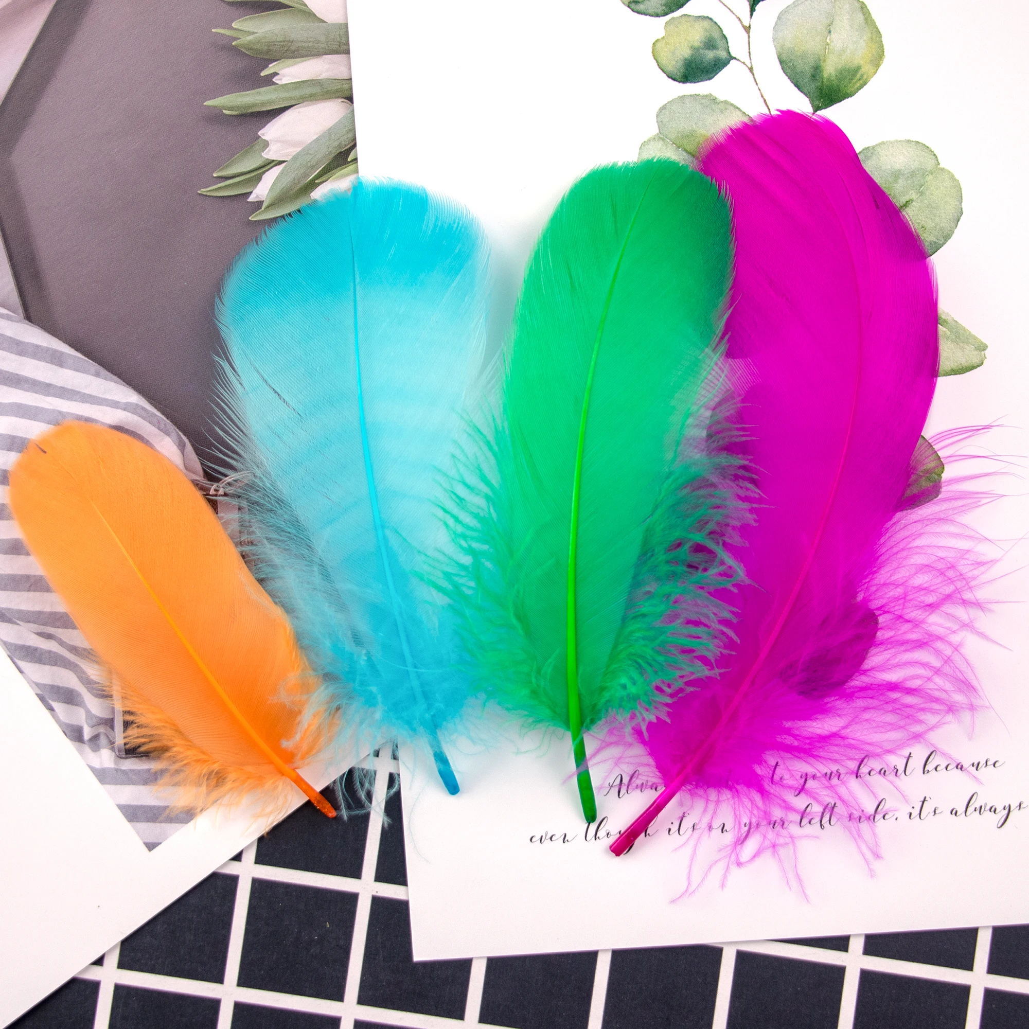 

Wholesale 100pcs Colorful Natural Feather 5-8cm Goose feathers for Headwear Earrings Decorations Craft Plumes