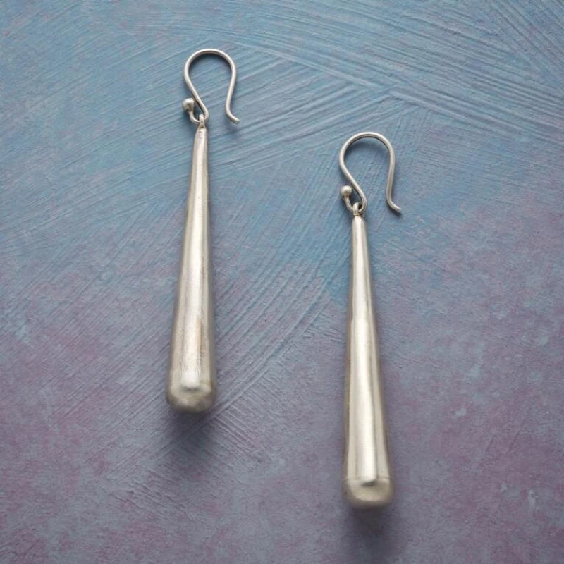 

Hot Sale New Retro Luxury Fashion Pearl Water Drop Long Earrings Romantic Charming Classic Earrings