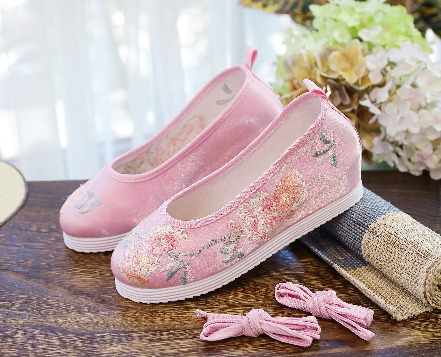 

Women Lady Flower Embroidered Cloth Shoes Chinese Xiu Hua Xie Ethnic Dance Performance Embroidery