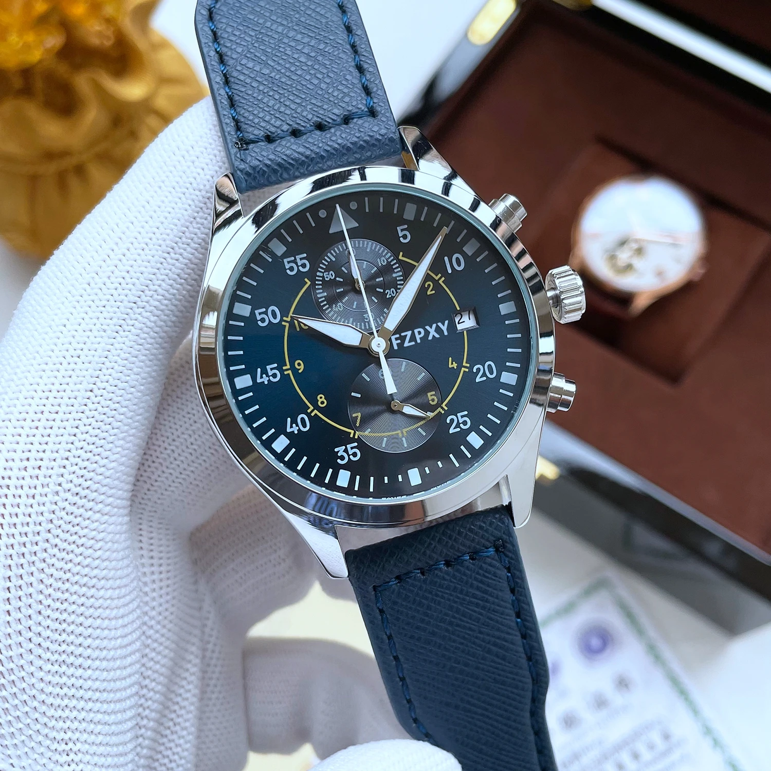 

Часы мужские водонепроницаемые кварцевые с хронографом и датой