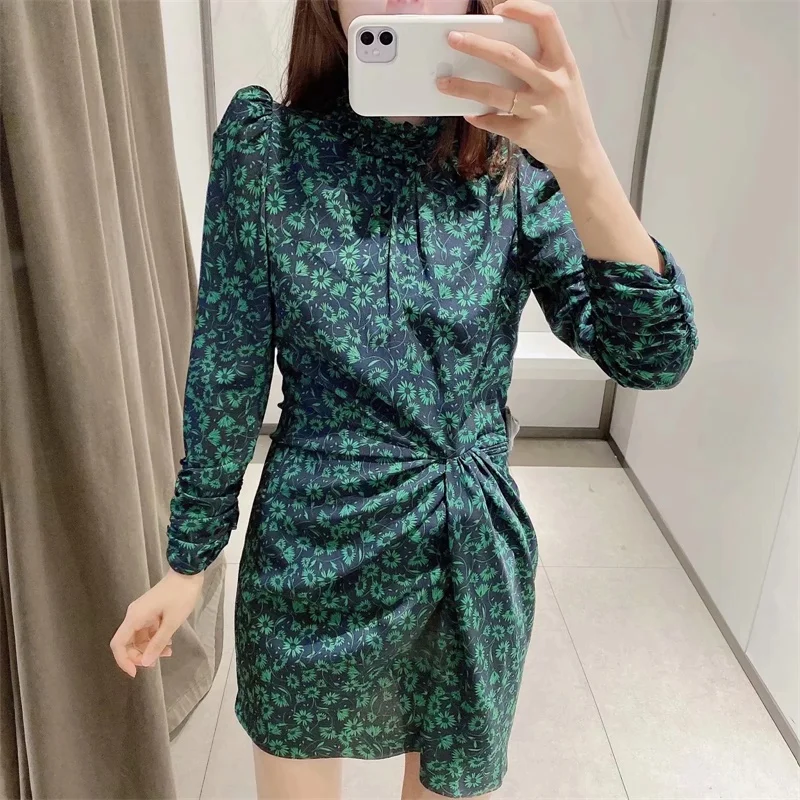 

2023 Spring and Autumn Small Floral Pleated Dress with Long Sleeves Waist Goddess Fan Temperament Fairy Skirt In Winter