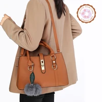 fashion high quality women handbag large capacity pu leather ladies shoulder bag messenger bag with hairball travel bag litchi