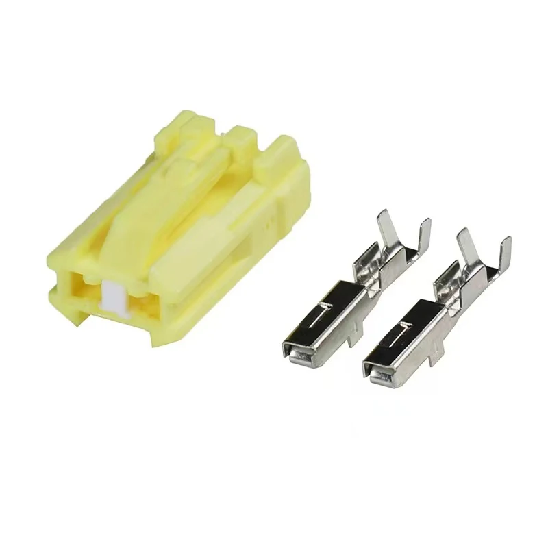 

Фонари подходят для дверных фонарей Toyota/освещения номерного знака/Фонари с высоким креплением, 2 контакта 90980-11717