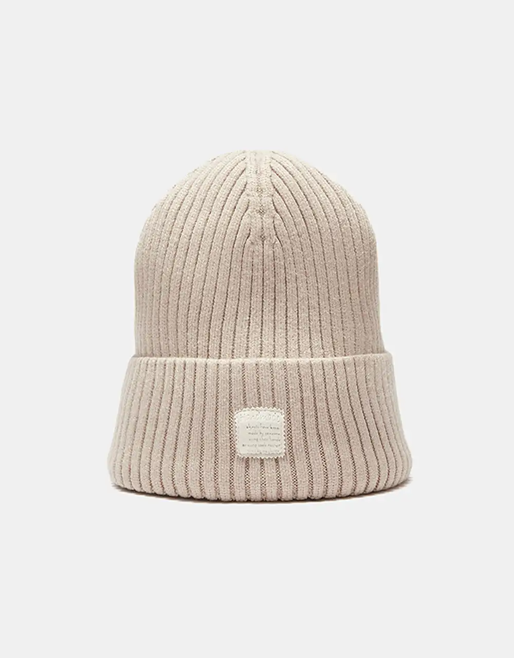 

Вязаная Шапочка с нашивкой