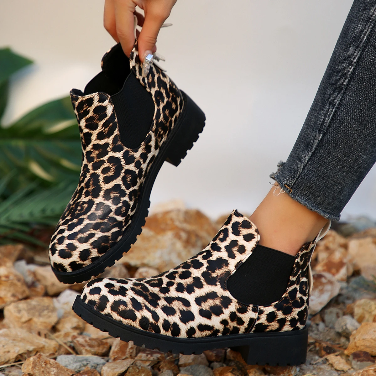 

Женские ботинки с леопардовым принтом, новинка зимы 2023, повседневные ботинки на шнуровке с круглым носком, женская модная обувь на платформе и среднем каблуке, Botas De Mujer