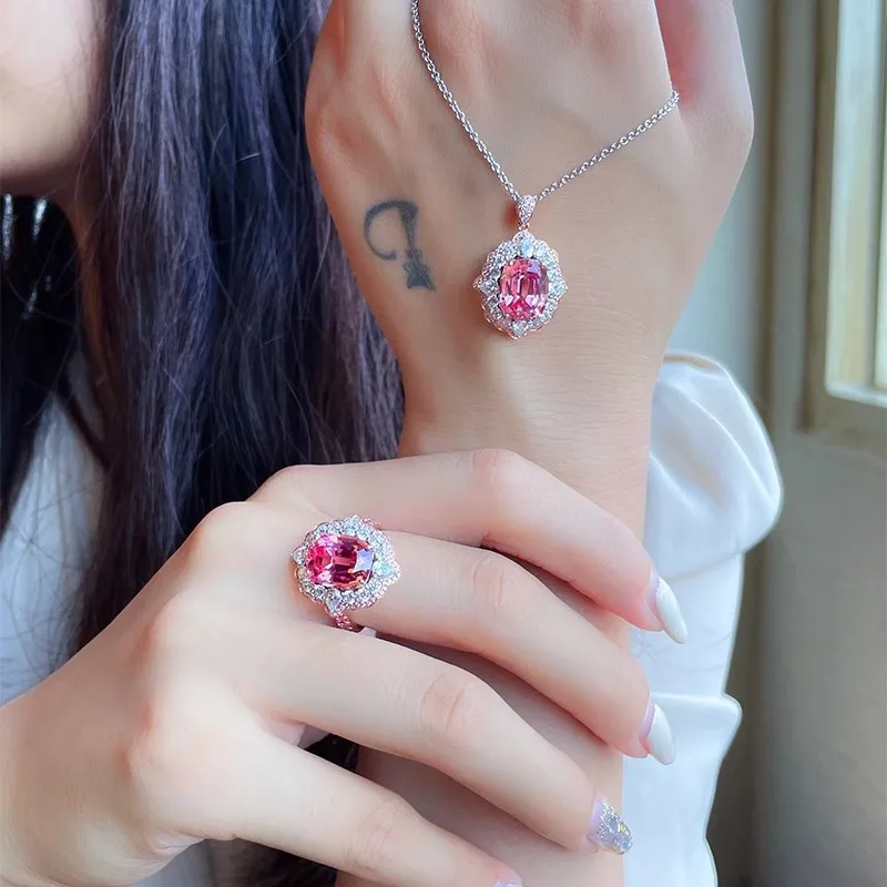 

Женский ювелирный комплект из колье и серёг, из серебра 925 пробы