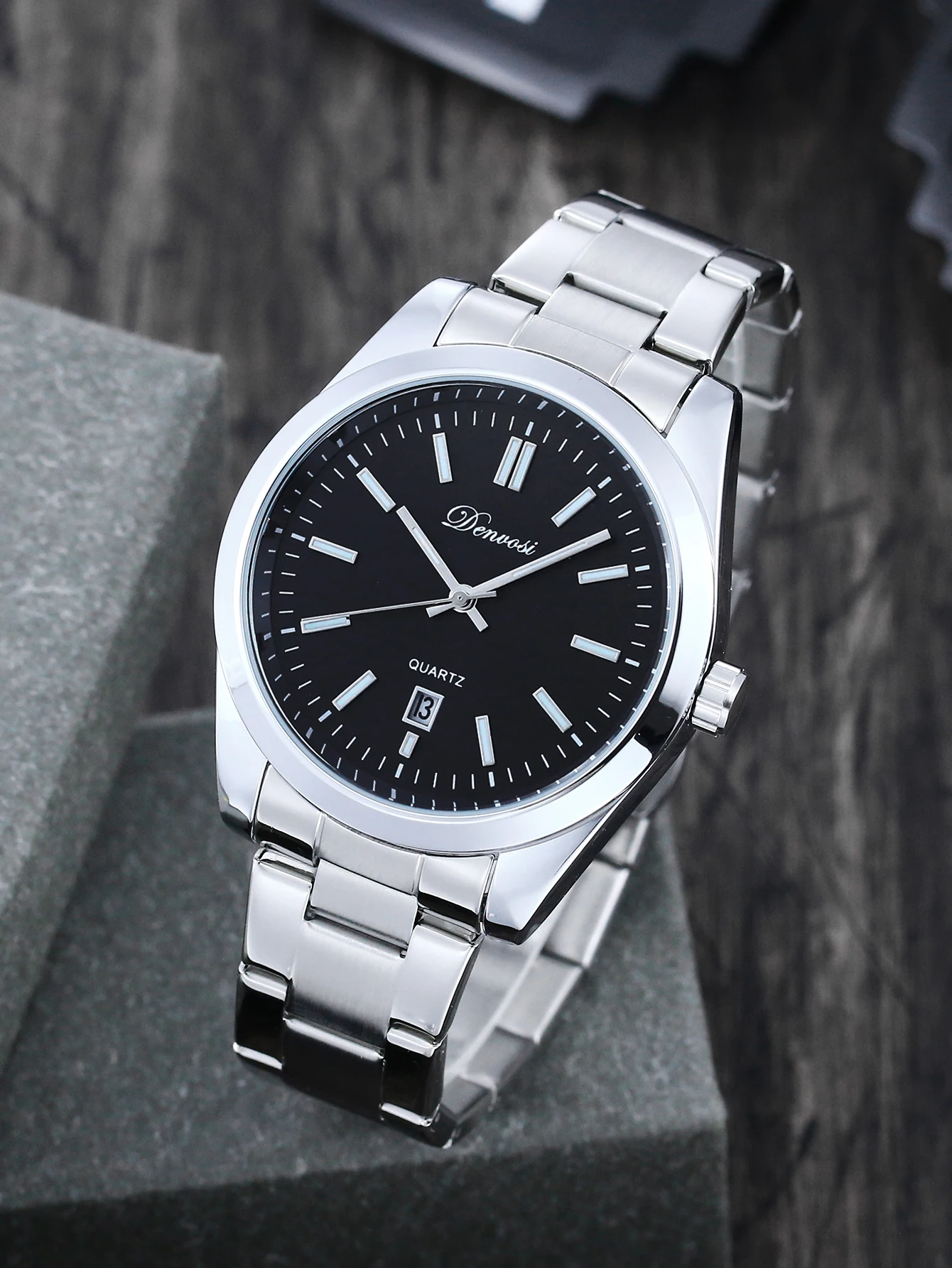 Кварцевые светящиеся наручные часы