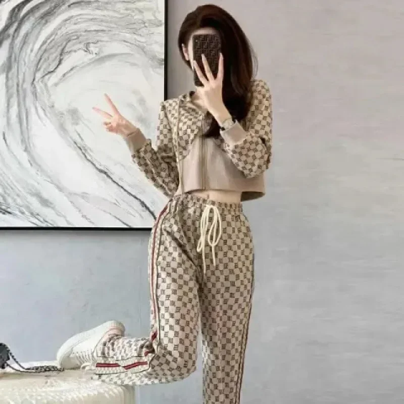 Элегантный спортивный повседневный женский костюм весна 2023 новый кардиган