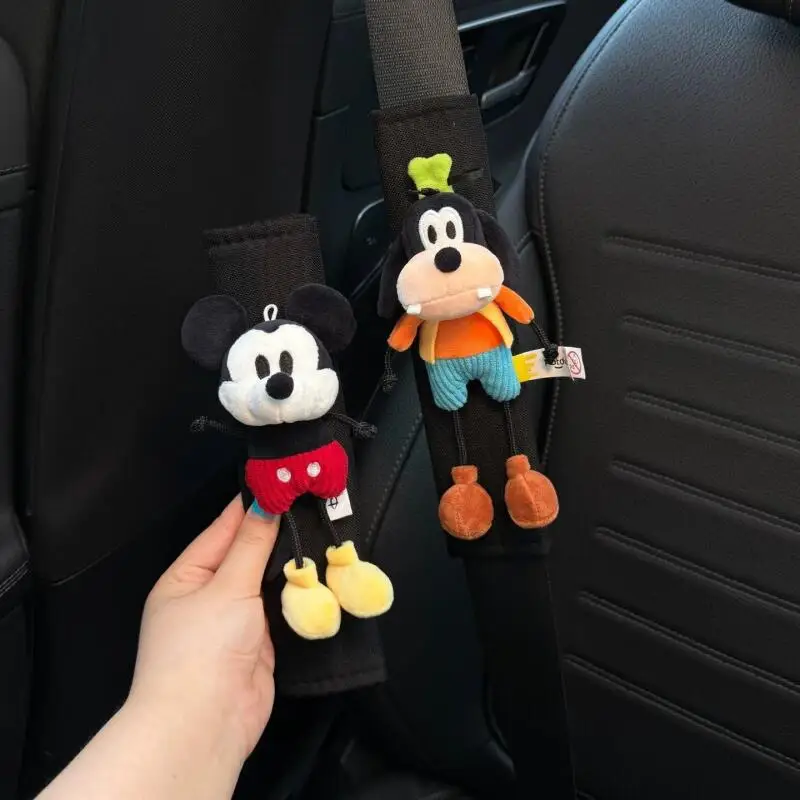 Фото Новые чехлы на ремни безопасности для автомобиля Disney с Микки Маусом и Гуфи, милые, износостойкие, противоскользящие, декоративные аксессуары с мультяшным дизайном. №3