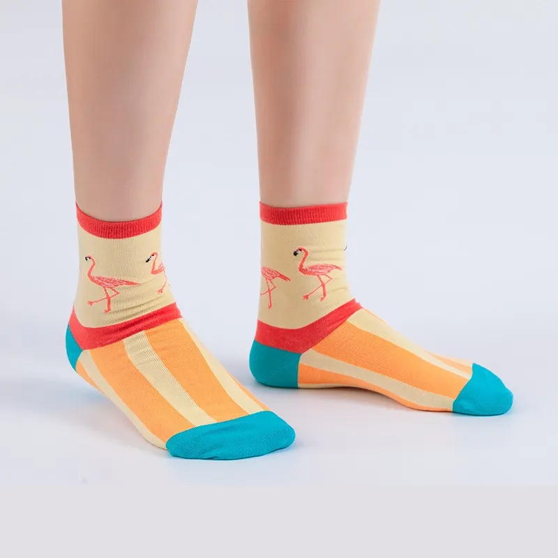 

Милые Красочные Хлопковые женские носки с принтом фламинго, полосатые клетчатые повседневные Смешные Милые кавайные недорогие новые подар...