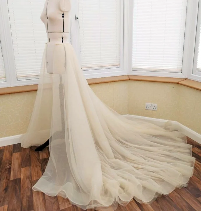 E JUE SHUNG Ivory Tulle Wedding Detachable Skirt Removable Train for Evening Dresses 4 Layers Boho Bridal Overskirt