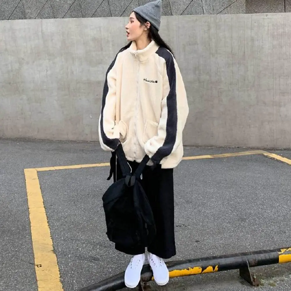 Женская флисовая куртка с воротником-стойкой и вышивкой |