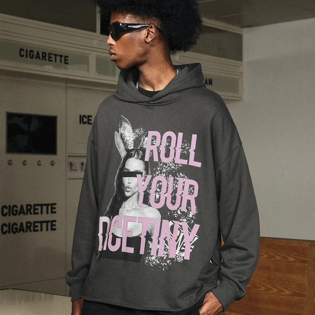 Рисунок 3 - Женская толстовка с капюшоном и принтом