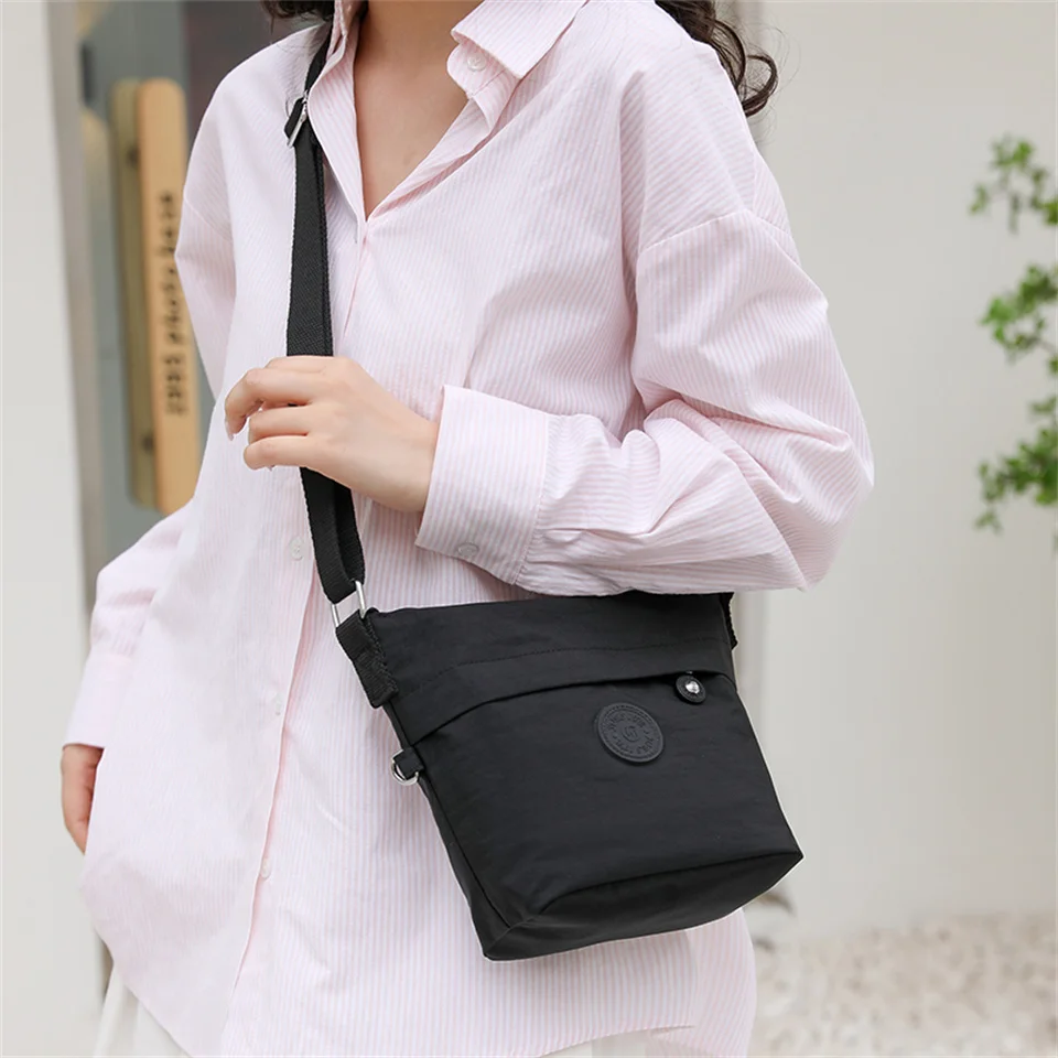 Women Nylon Travel Shoulder Bag Casual Crossbody Bags Good Qualtiy Outdoor Handbag School Retro Tote Zipper Messenger Bag