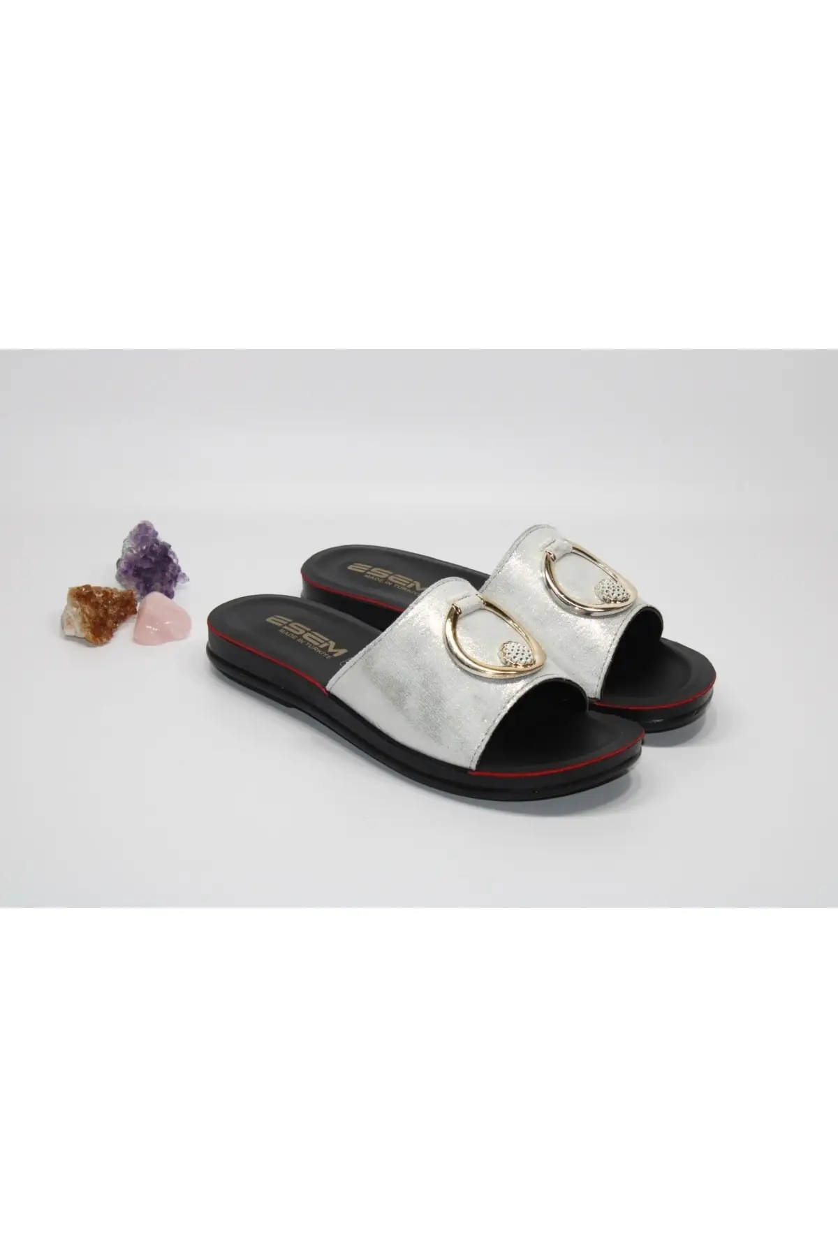 

Flat Bottom Big Round Buckle And Stone Detail Elegant Home White Inside Street Slipper