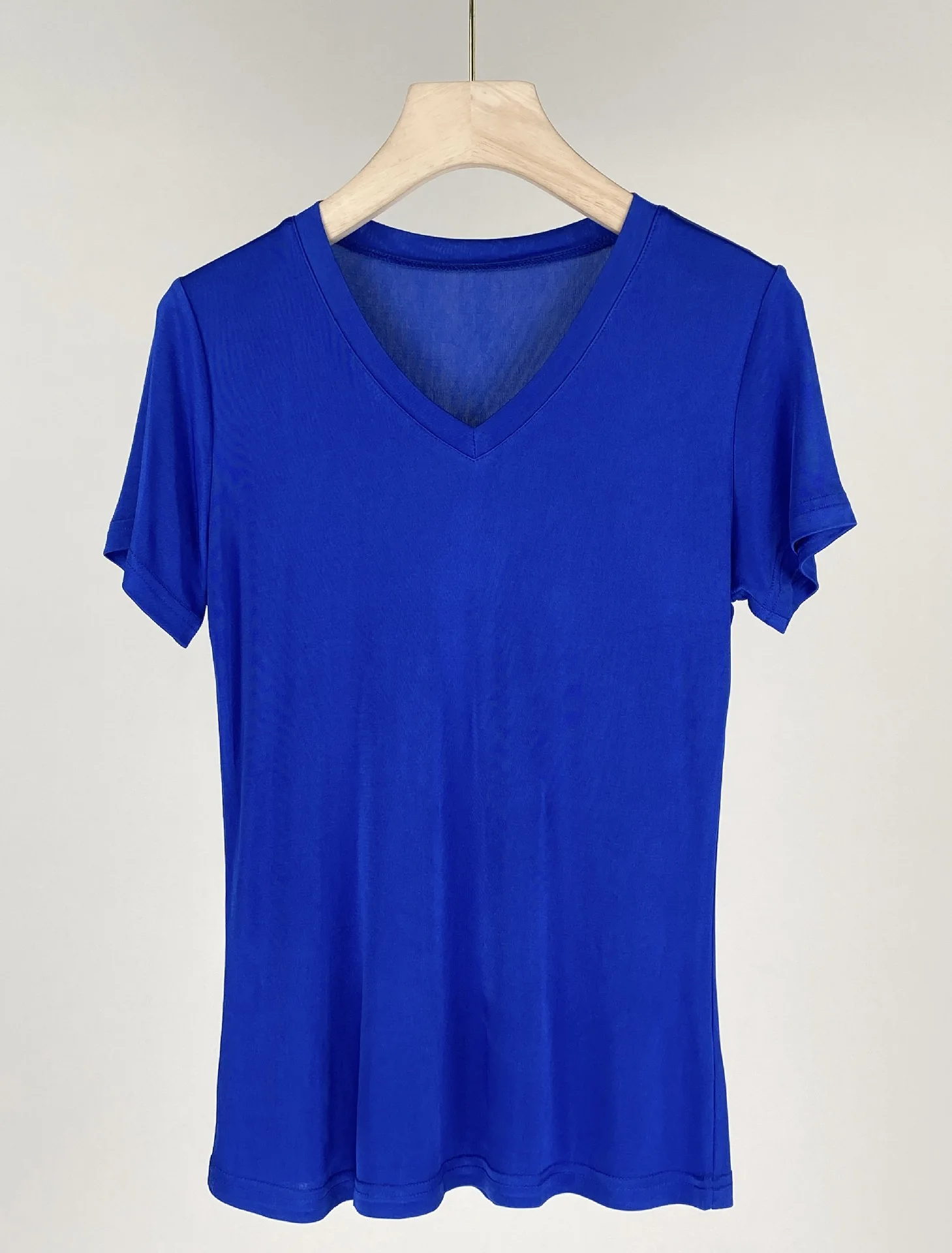 

Solid color V-neck short-sleeved casual summer new top 2022 grey