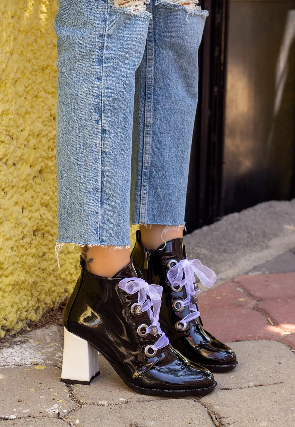 

Женские Ботинки на каблуке, черного цвета