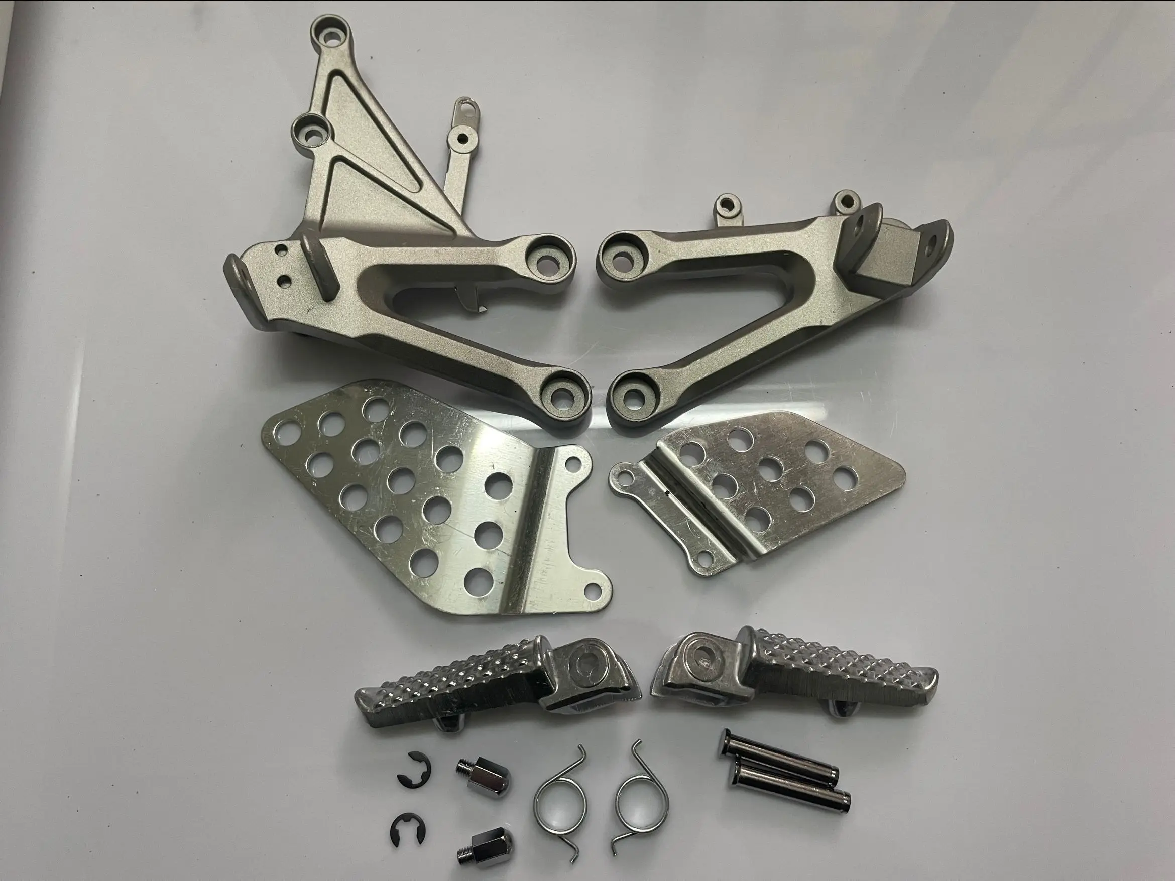 

Front Footrest Foot Pedal Peg For HONDA CBR1000 CBR1000RR 2004-2007 2005 2006 Motorcycle Left Right Mount Bracket