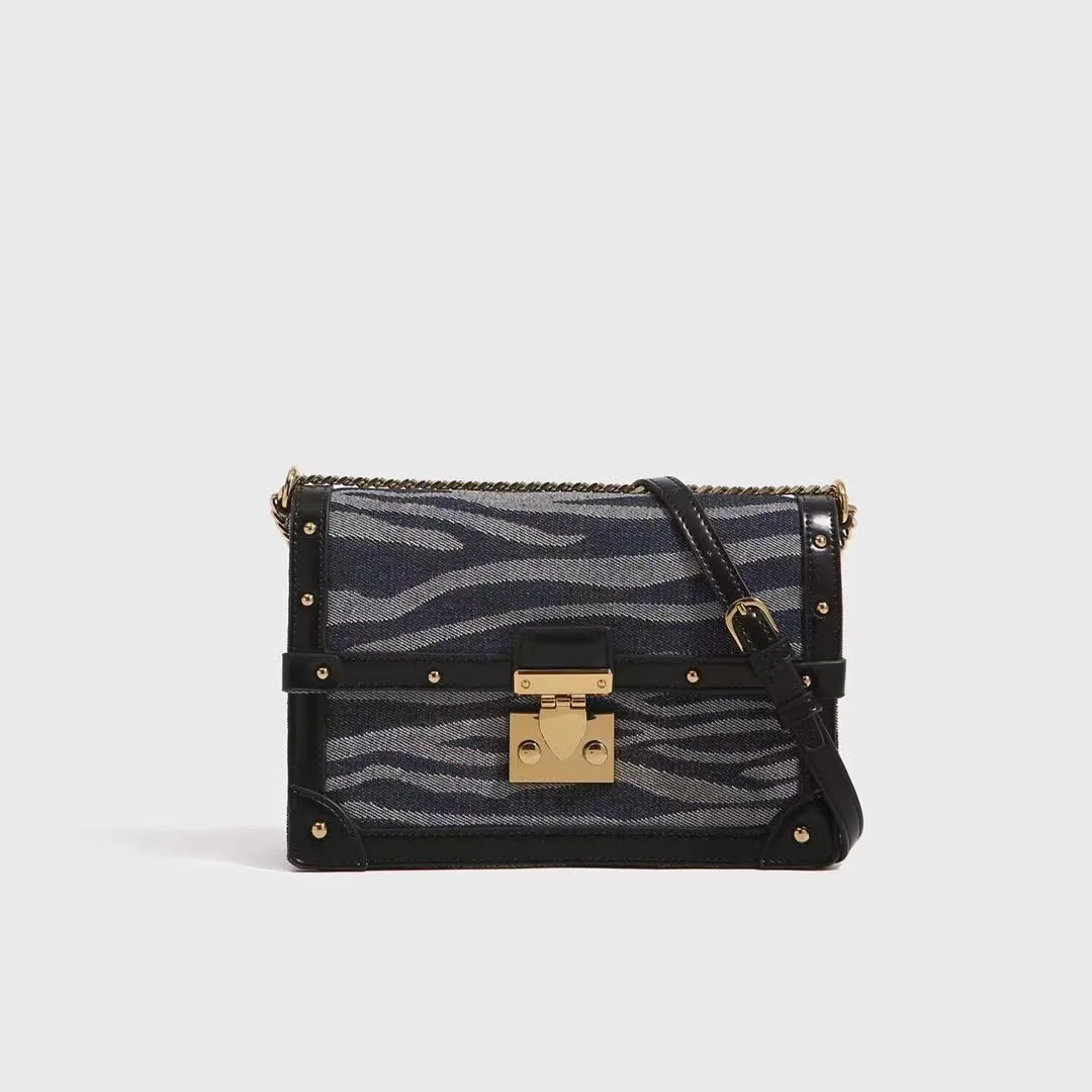 

Роскошные Яркие Сумки через плечо из лакированной кожи с клапаном для женщин 2023, трендовая дизайнерская сумка на плечо с цепочкой, женские с...