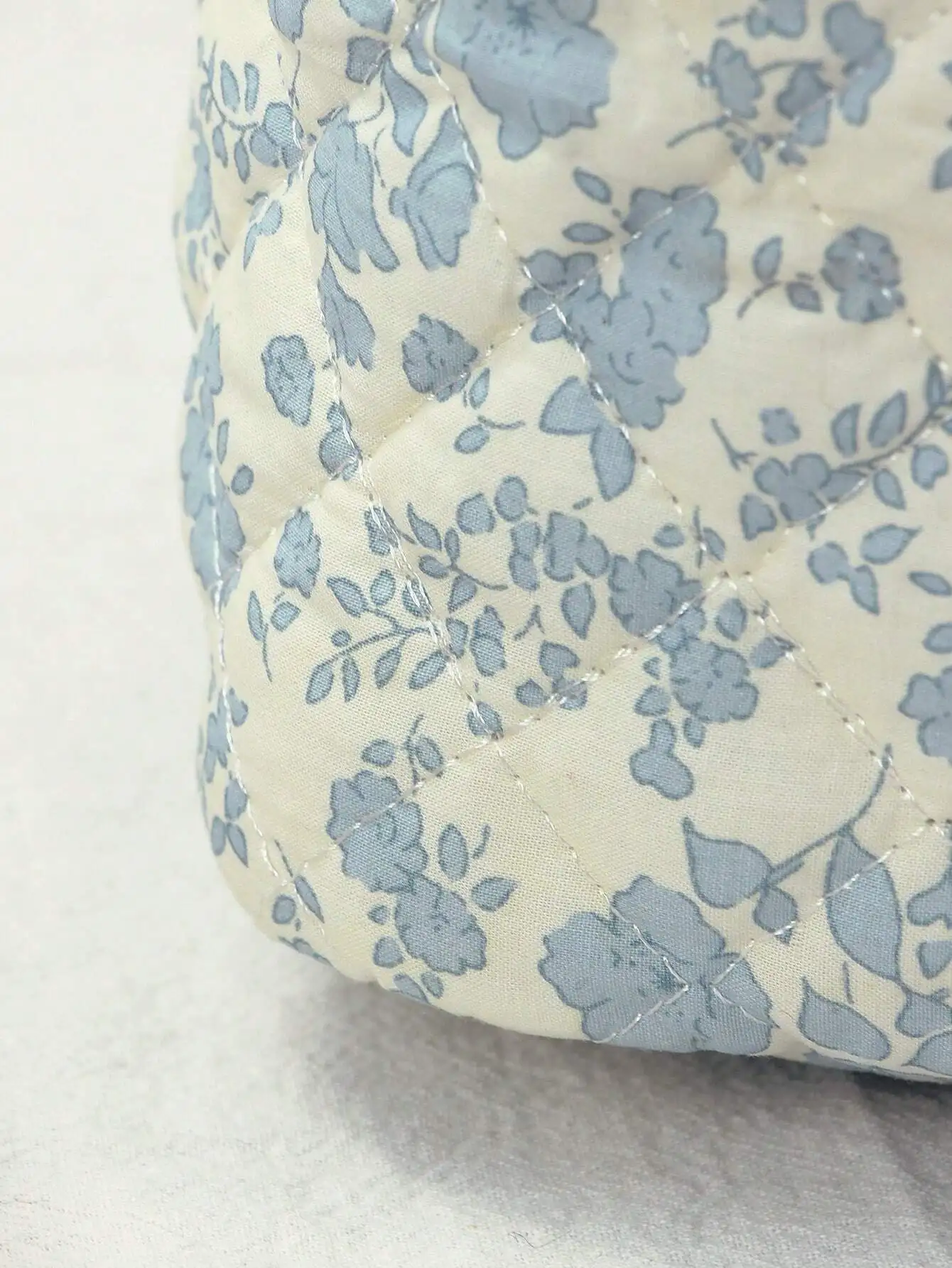 Косметичка One White-Lily &amp Small с цветочным принтом большой вместимости и швов для