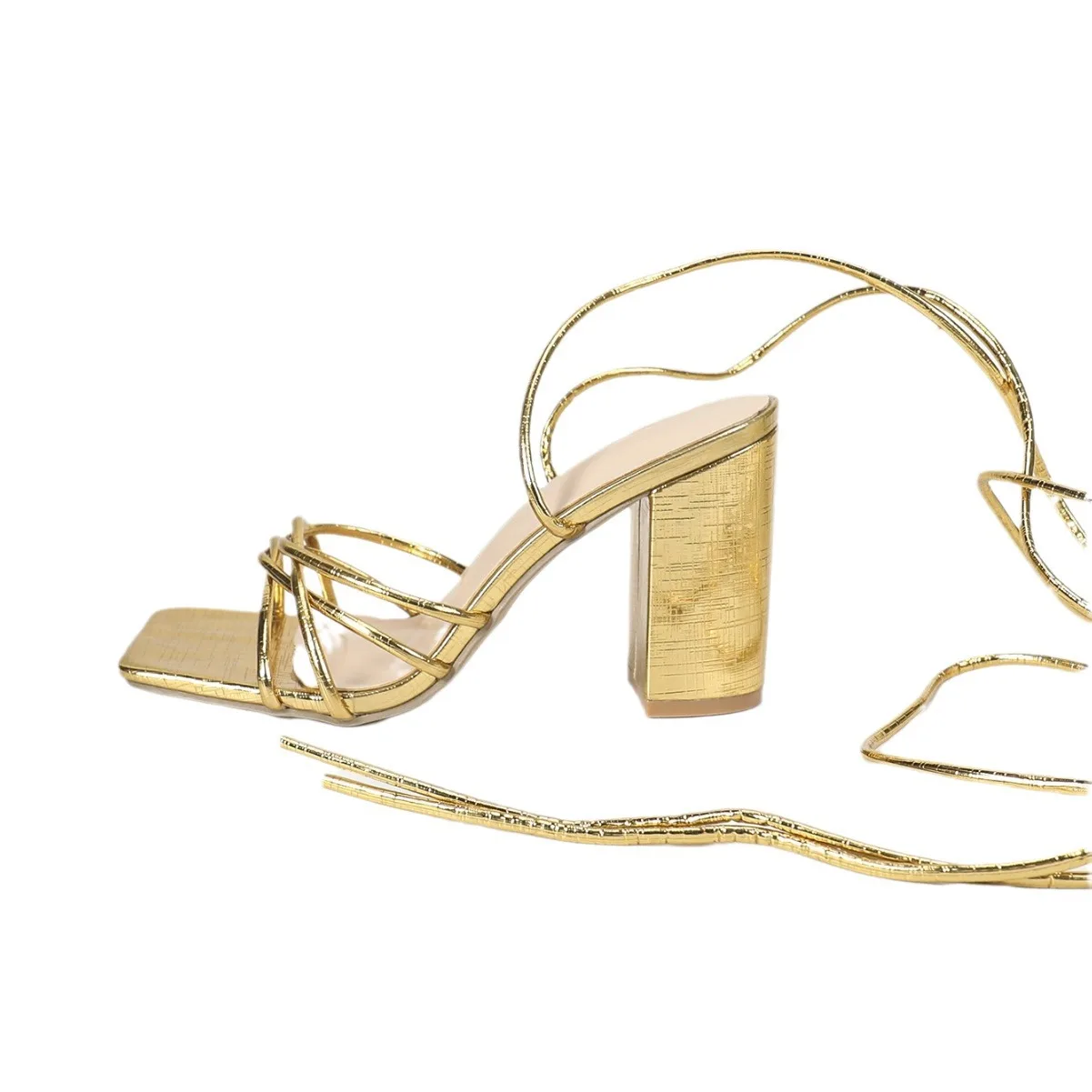 Босоножки женские кожаные на низком квадратном каблуке универсальные туфли