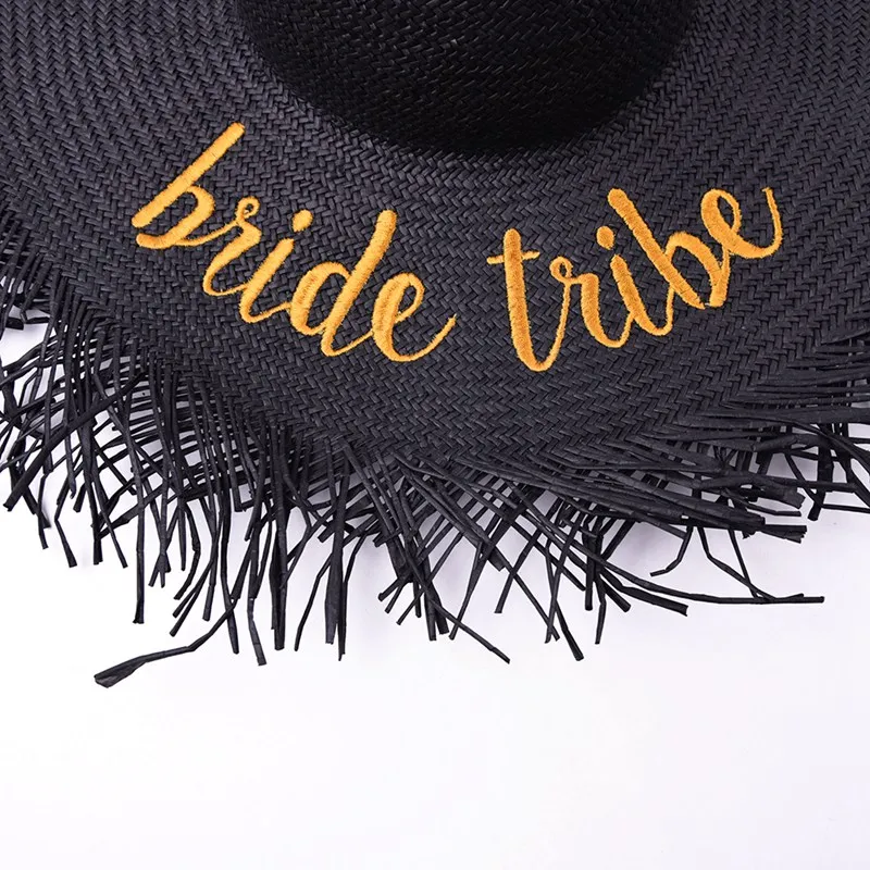 Женская соломенная шляпа с вышивкой и надписью |