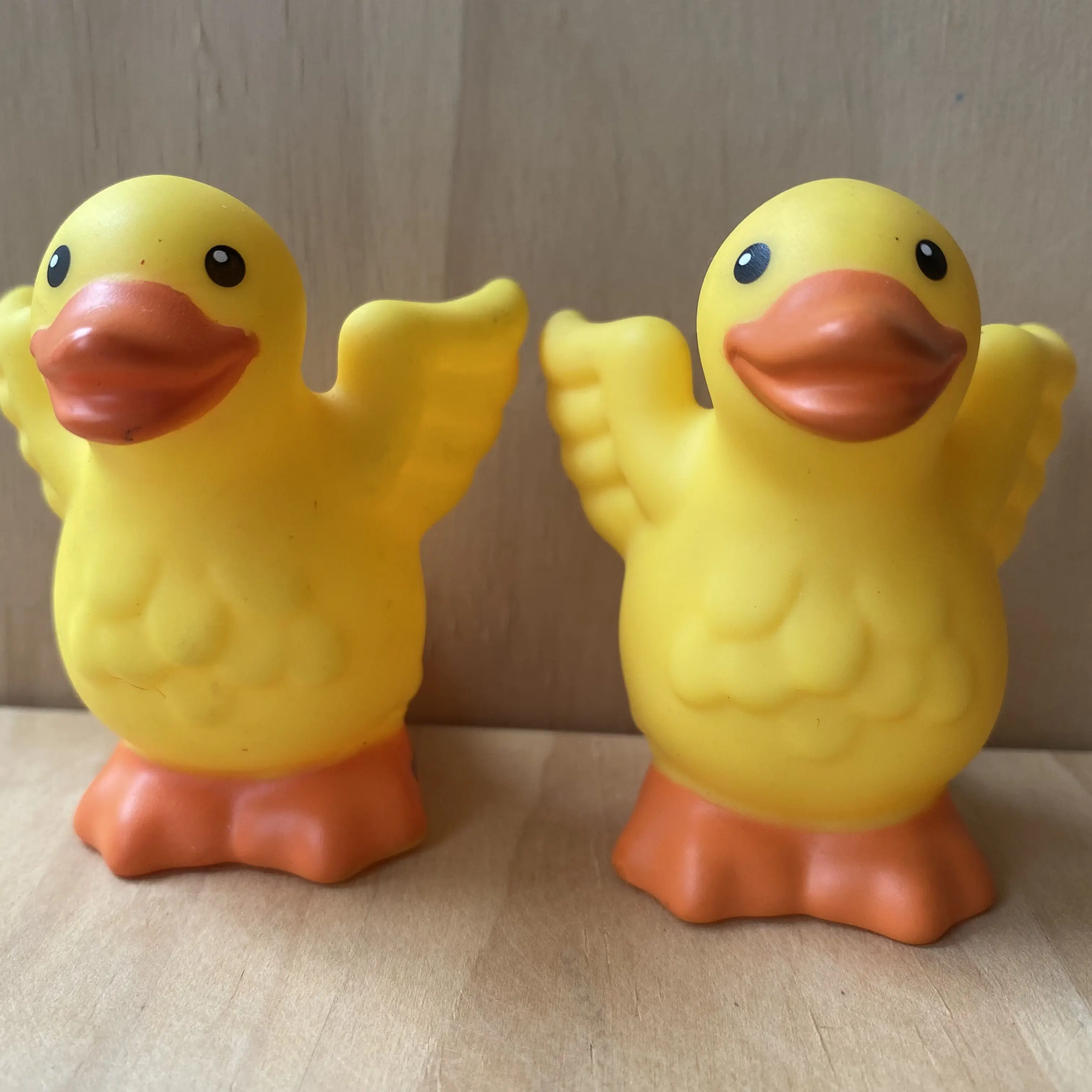 

LOT 2PCS (2.5 INCH) Fisher Price Little People Yellow Farm Easter Nativity Duck Rare Figure