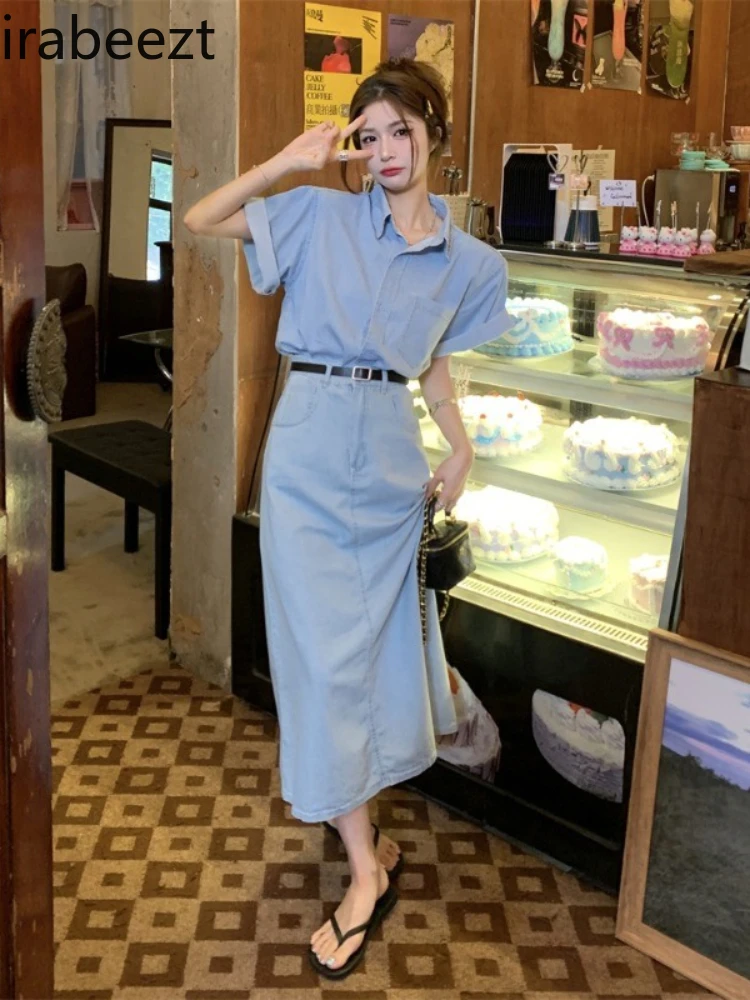 

Женский джинсовый костюм из двух предметов, повседневный комплект из рубашки с коротким рукавом и юбки с высокой талией в стиле ретро, облег...