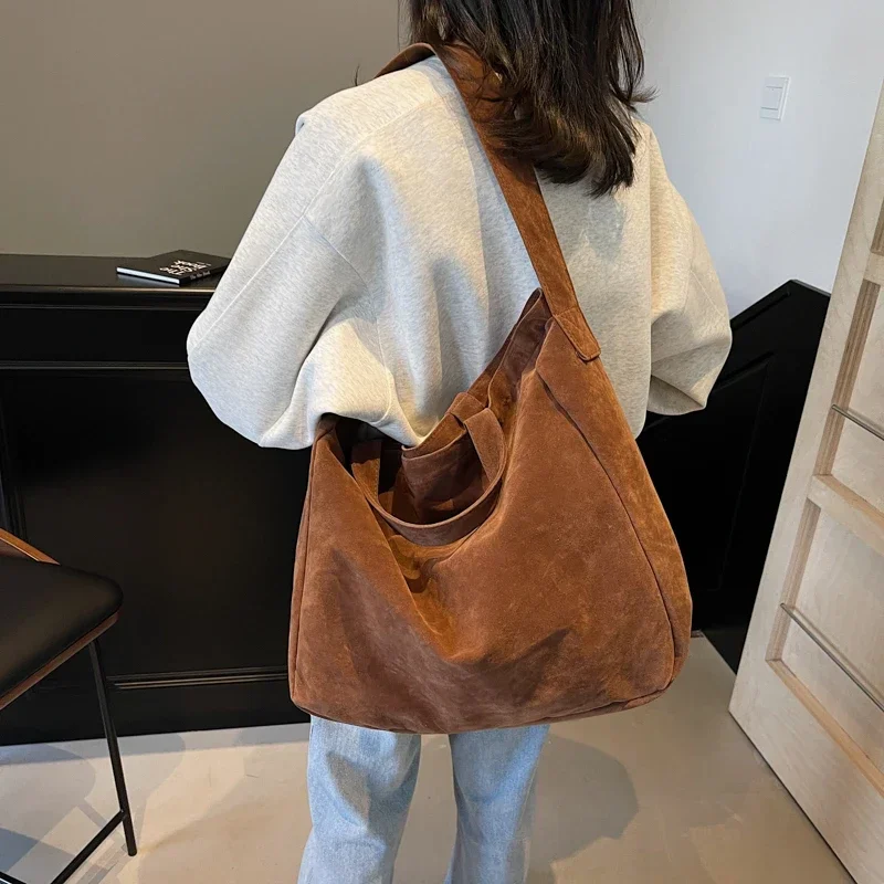 Фото Large Capacity Velvet 2024 Hot Selling Tote Bag Zipper Solid Color Popular Fashion Handbag Soft Simple Commuting Shoulder Bag №4