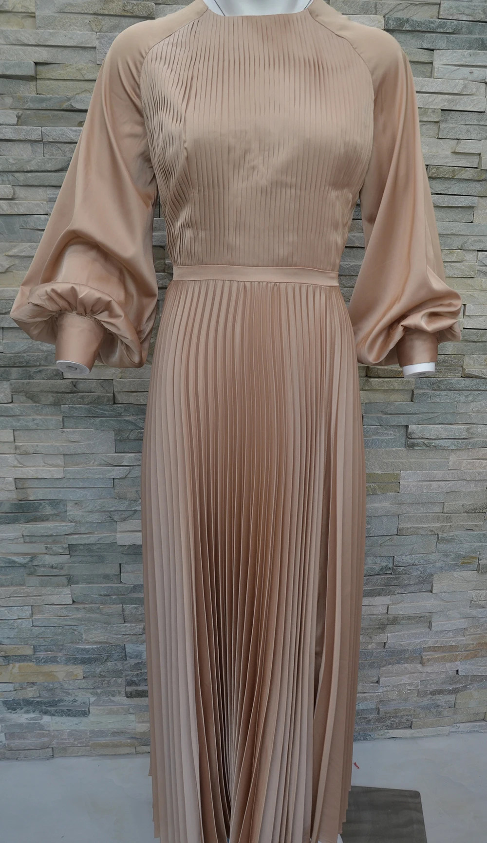 

Elegant Gold Loose Round Neck Bubble Sleeve Fringe Long Dress