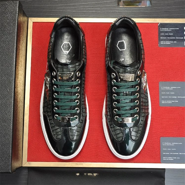 Рисунок 3 - Мужские спортивные кроссовки с черепом