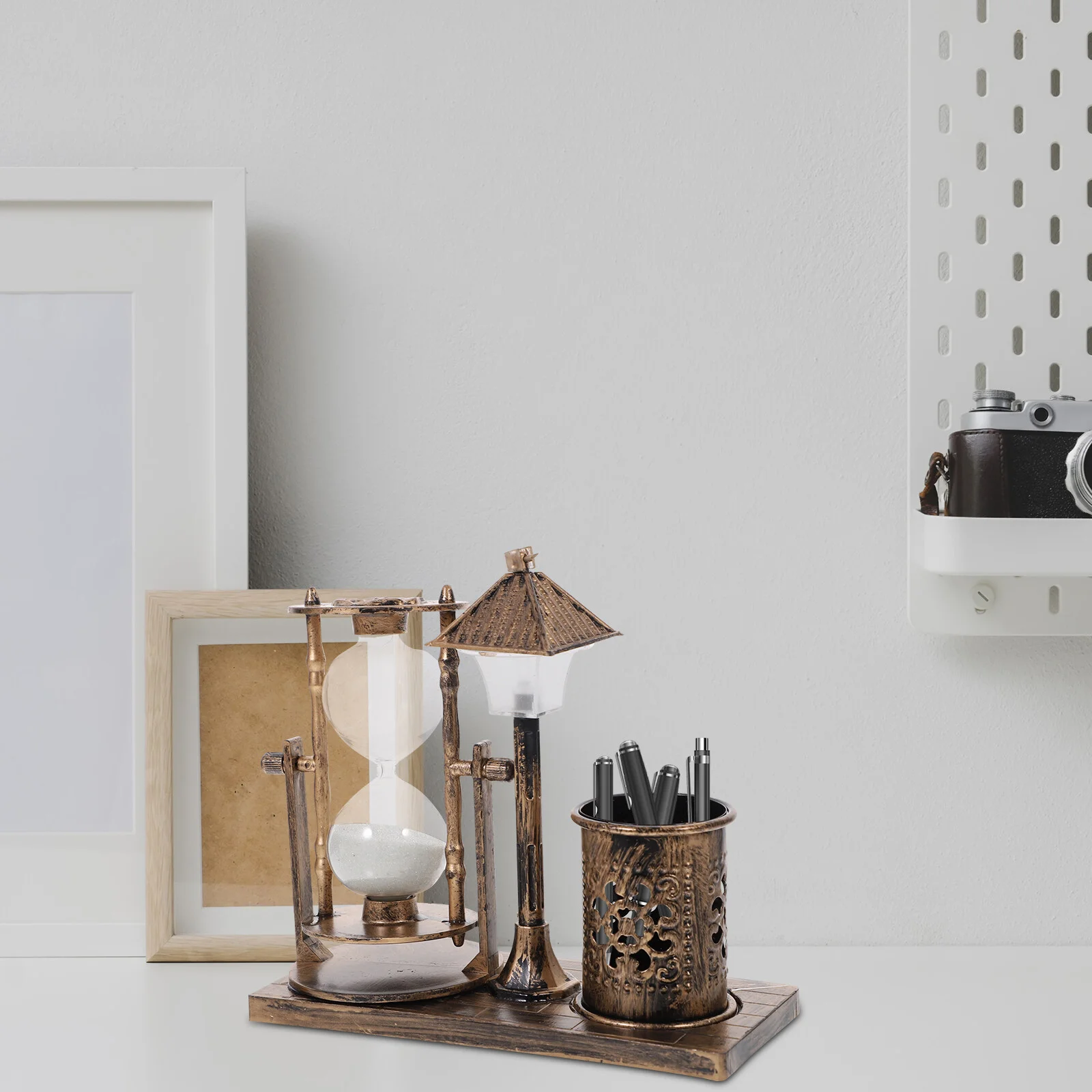 

Creative Sand Glass Street Night Light For Kids Pen Holder Delicate Night Light Desktop Handicraft Gift (Golden Random Style)